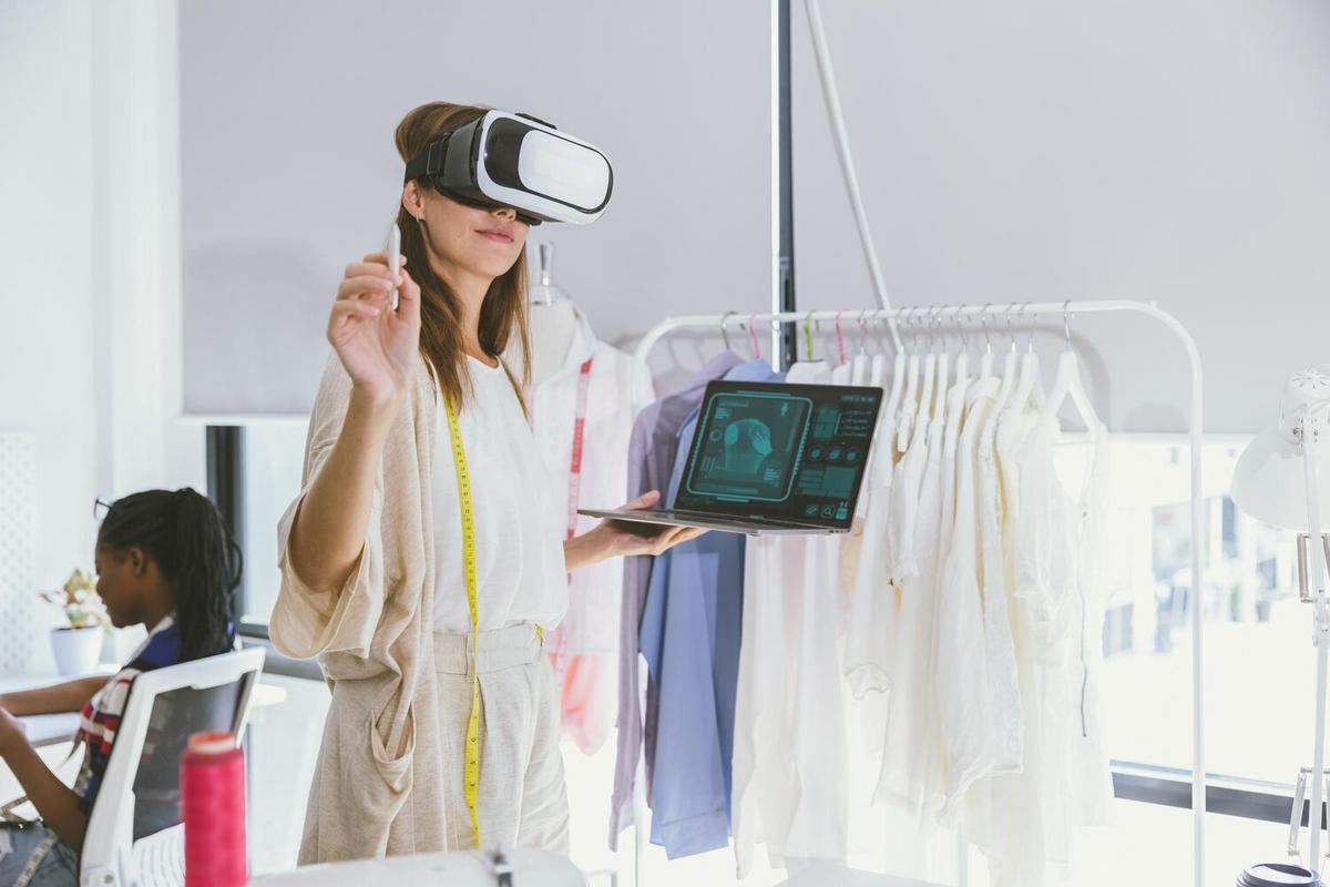 How Technology is Revolutionizing the Fashion Industry